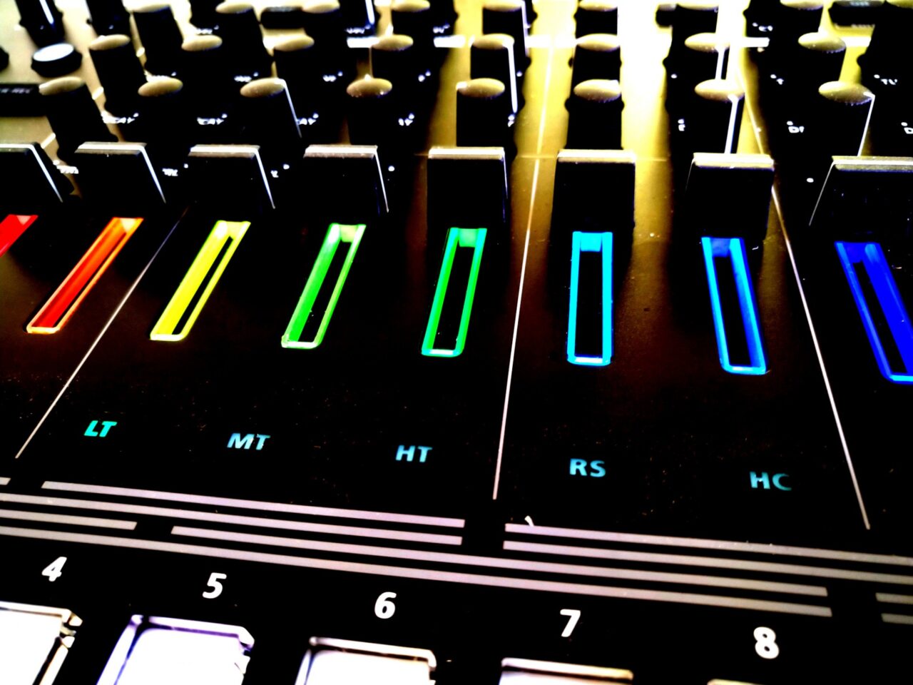 Kleine Freitag Nachmittag Beat Session mit dem TR-8S und viel LPF/HPF